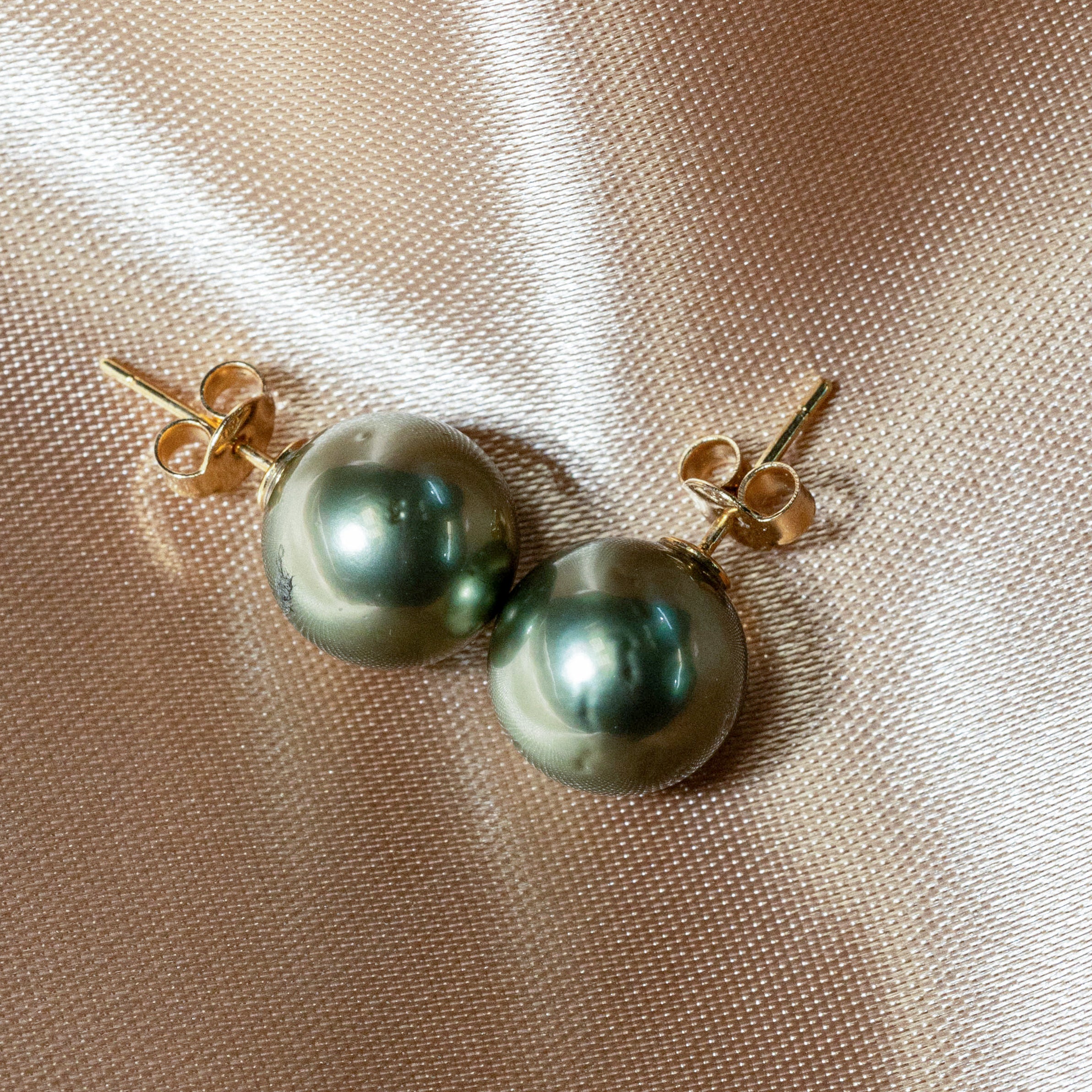 Tahitian Pearl Pistachio Green Color 12mm Earring in 18k Gold