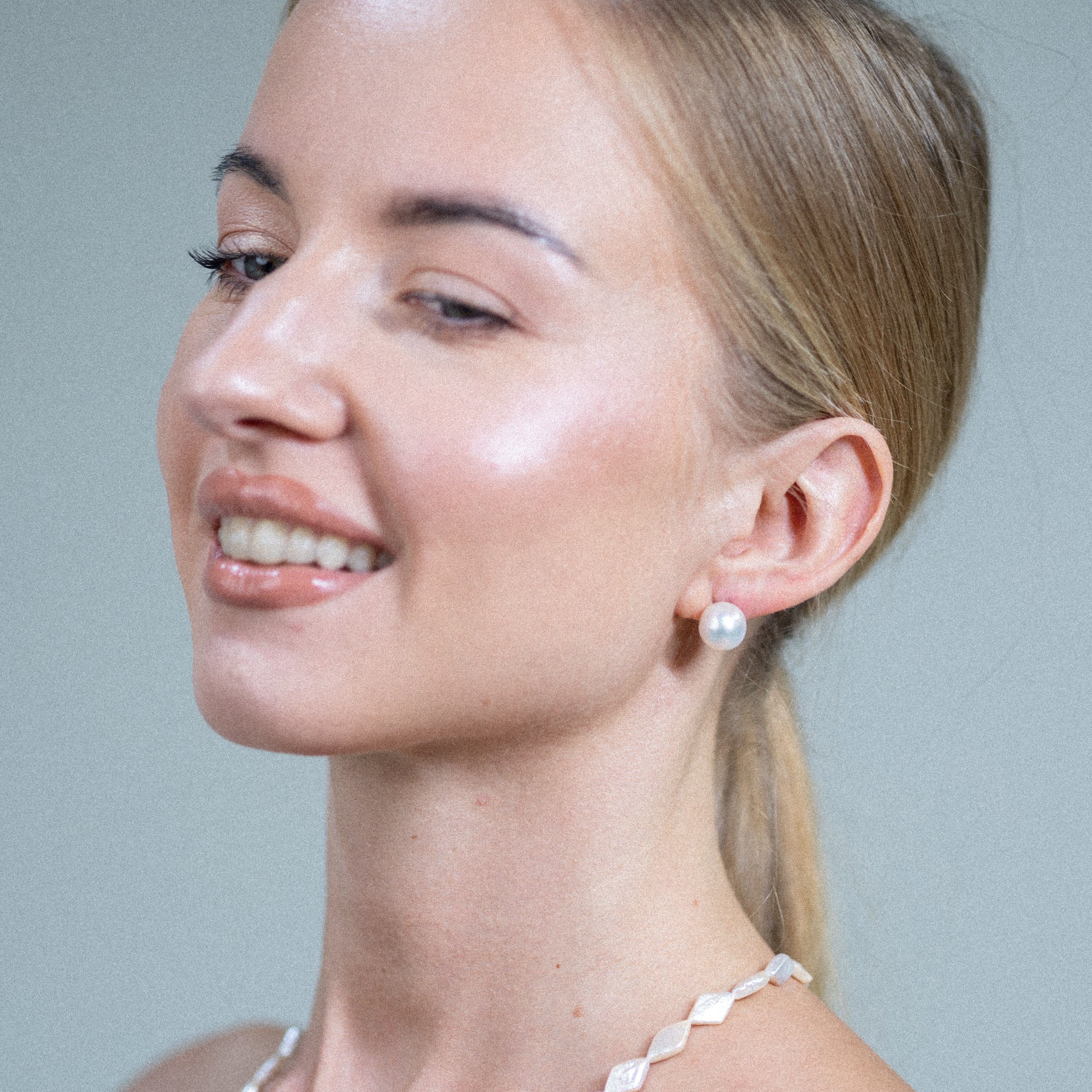 South Sea Pearl White 12mm Earring in 18k Gold