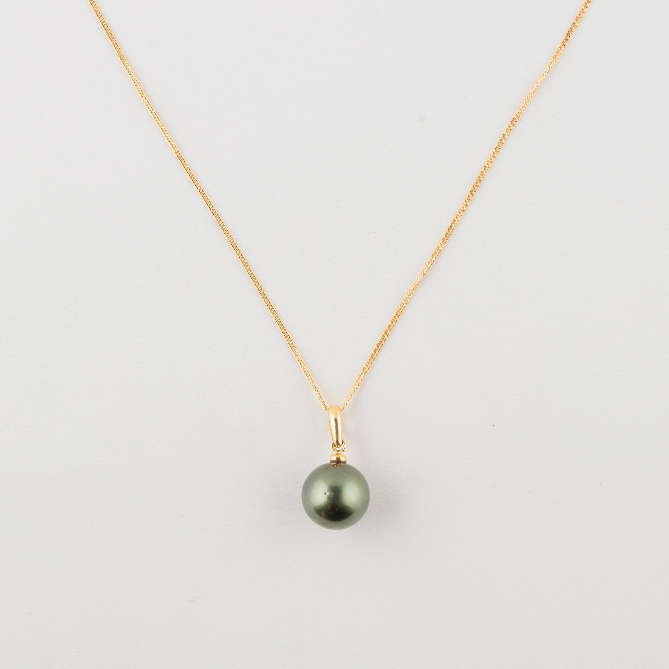 Peacock Green Tahitian Pearl 13mm Pendant in 18k Gold