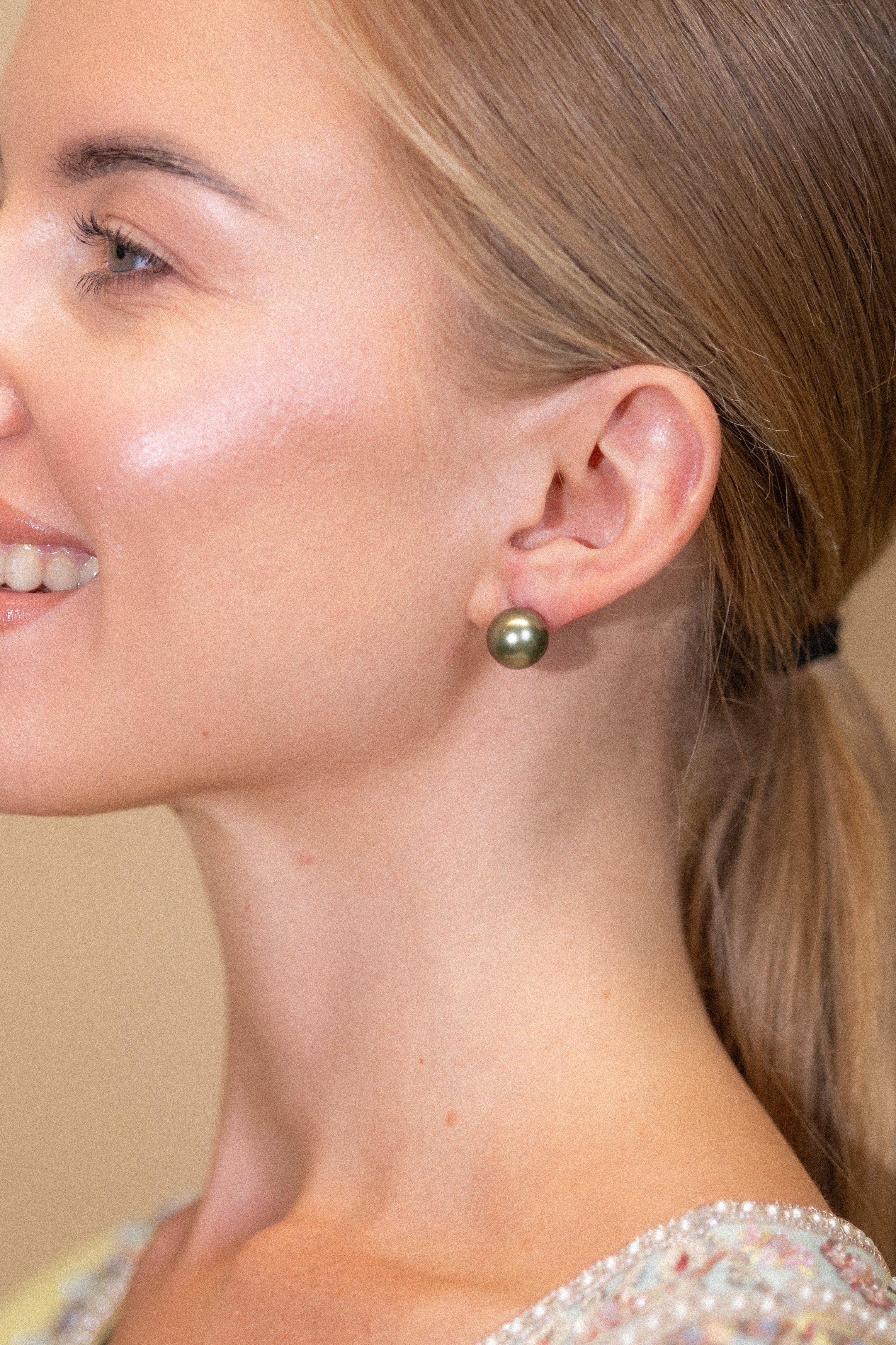 Tahitian Pearl Stud Earring - Pistachio Green 11.5mm in 18k Gold