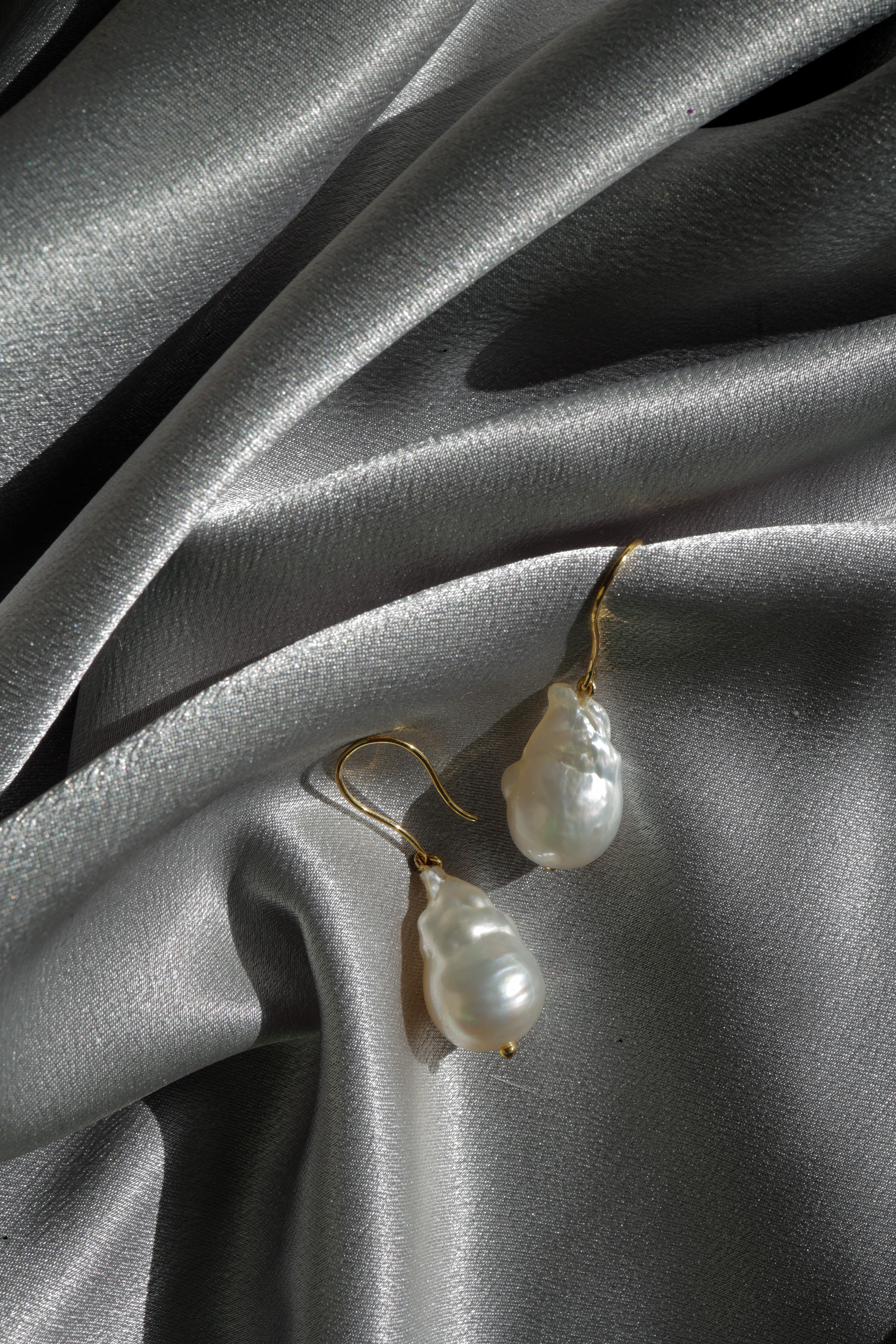 South Sea Baroque Pearl White Color Earring in 18k Gold