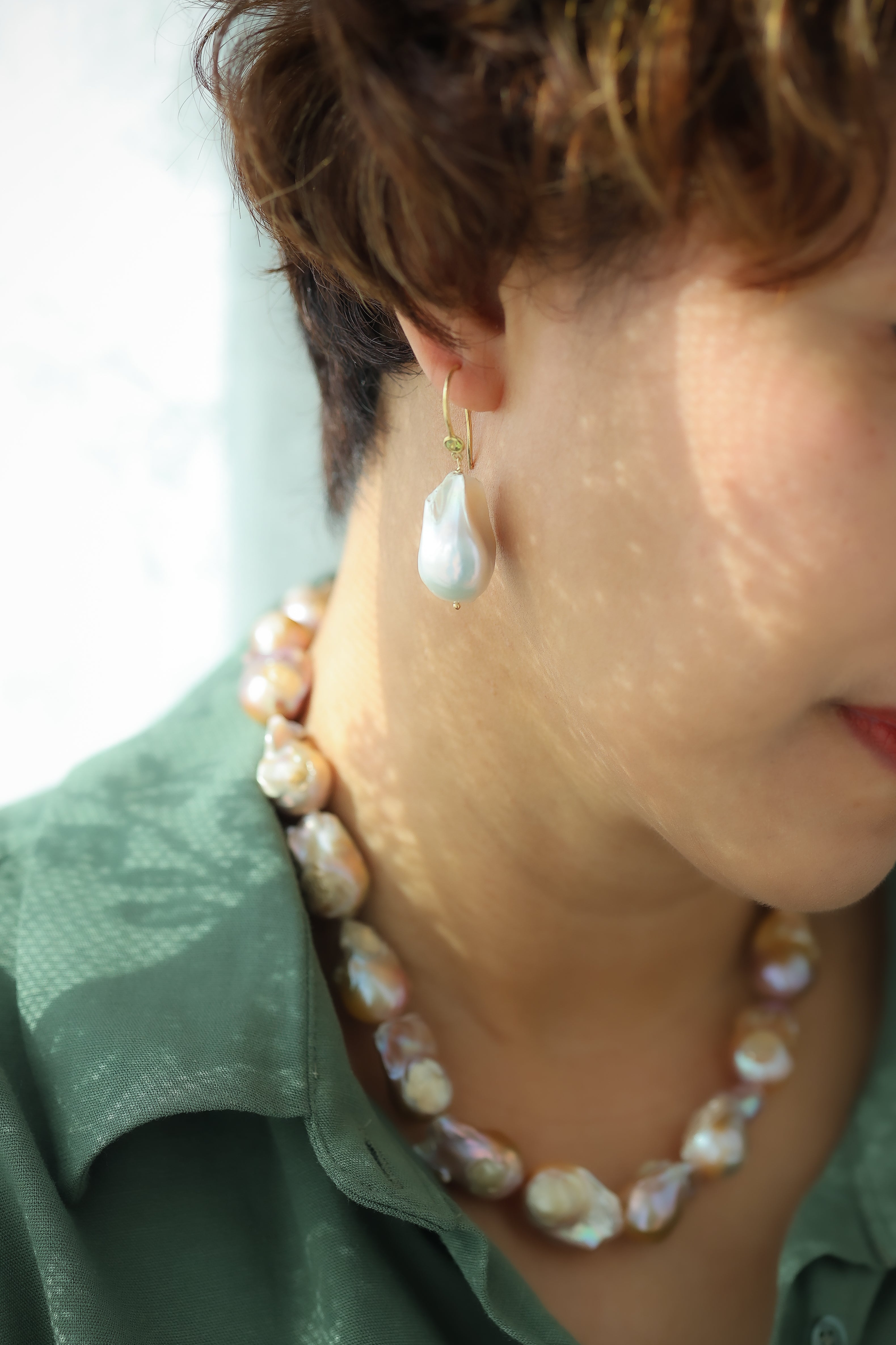 White Fine Baroque Pearl Drop Earring with Peridot in Silver 18k Gold Plating