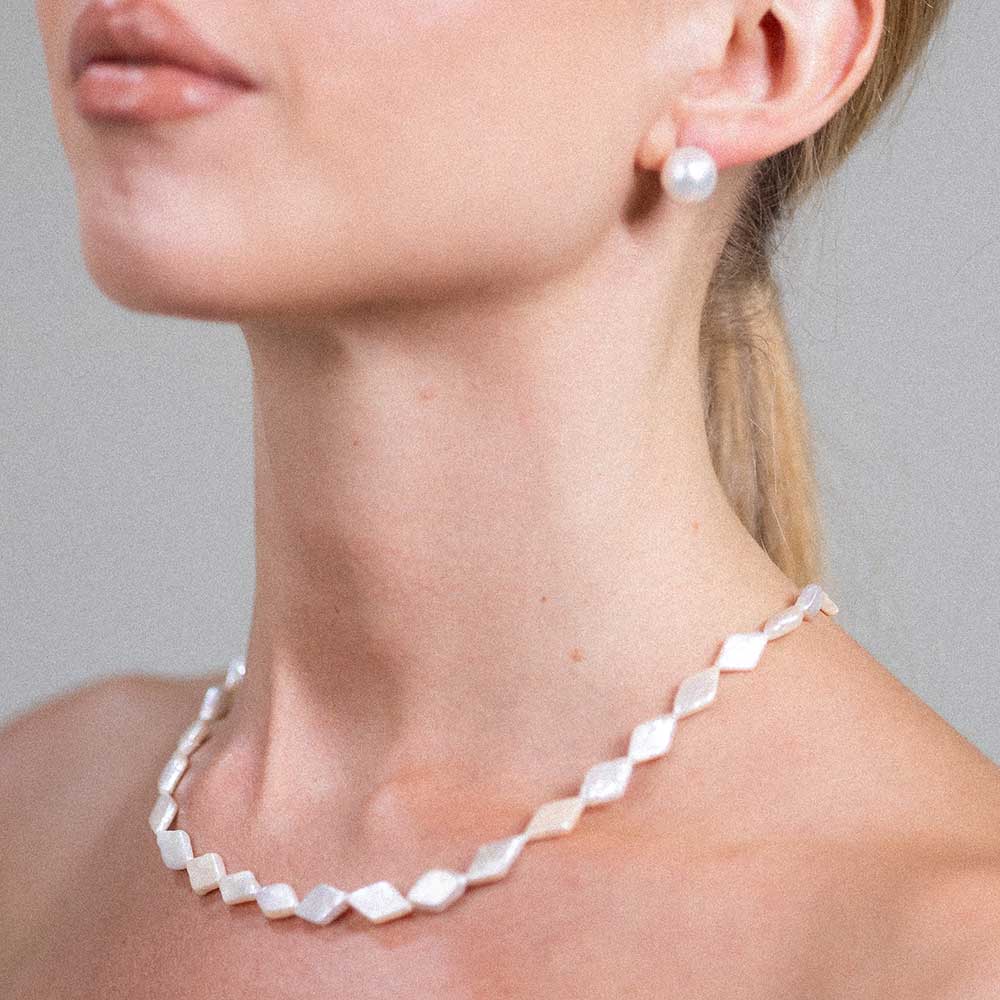 White Diamond-Shaped Flat Pearl Necklace – 18K Gold-Plated Sterling Silver