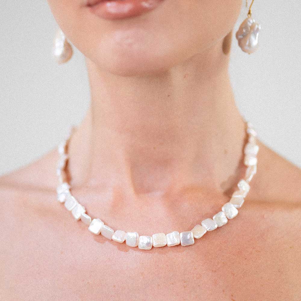 Square-Shaped White Flat Pearl Necklace – 18K Gold-Plated Sterling Silver